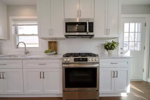 Kitchen - 369 Amherst Ave, Des Plaines, IL 60016 photo 5 of 6
