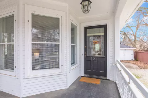 Exterior - 1211 E Jefferson St, Bloomington, IL 61701 photo 6 of 14