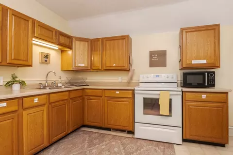 Kitchen - 1211 E Jefferson St, Bloomington, IL 61701 photo 4 of 5