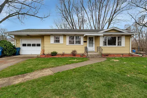 Exterior - 623 1st Ave, Morris, IL 60450 photo 6 of 13