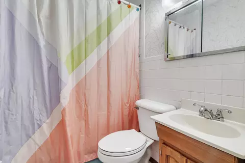 Bath - 623 1st Ave, Morris, IL 60450 photo 1 of 2
