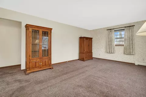 Living - 623 1st Ave, Morris, IL 60450 photo 1 of 2