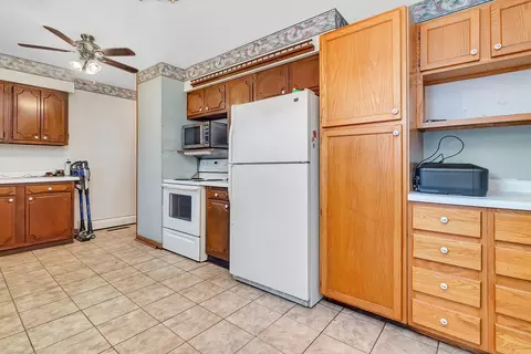 Kitchen - 623 1st Ave, Morris, IL 60450 photo 2 of 5