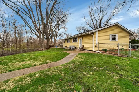 Exterior - 623 1st Ave, Morris, IL 60450 photo 5 of 13