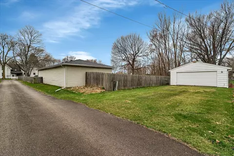 Exterior - 623 1st Ave, Morris, IL 60450 photo 11 of 13