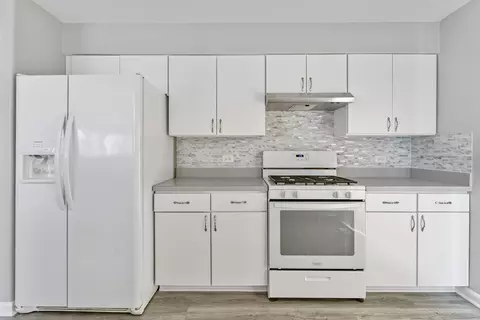 Kitchen - 856 Brompton Ct, Carol Stream, IL 60188 photo 2 of 4