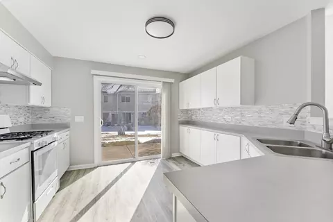 Kitchen - 856 Brompton Ct, Carol Stream, IL 60188 photo 3 of 4