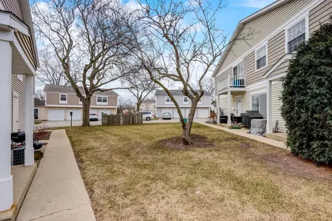 1322 Exeter Ct #1322, Wheeling, IL 60090 photo 4