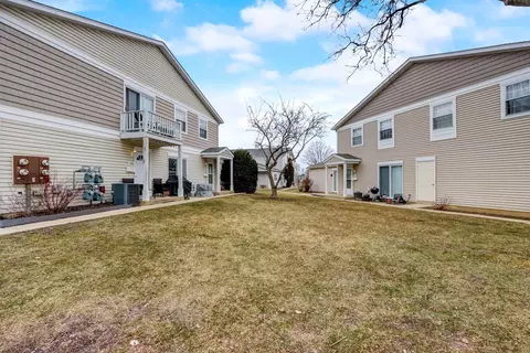 1322 Exeter Ct #1322, Wheeling, IL 60090 photo 3