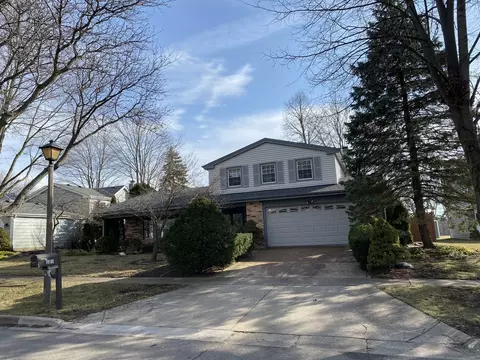 525 Sandy Ln, Libertyville, IL 60048