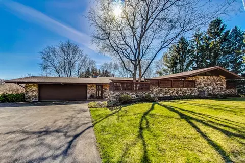 5 S Highview Cir, Hawthorn Woods, IL 60047