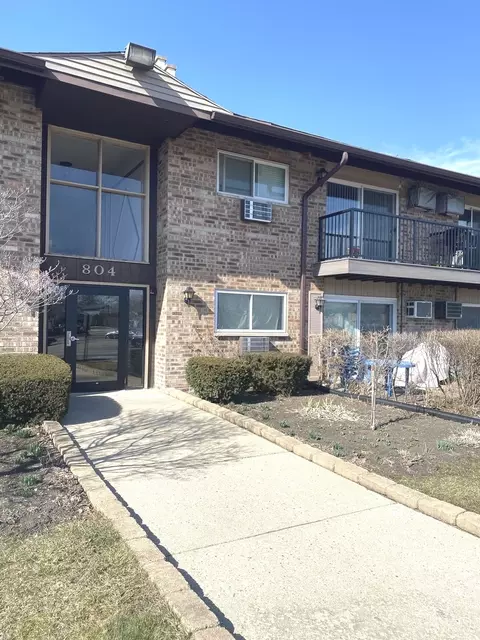 804 E Old Willow Rd #203, Prospect Heights, IL 60070