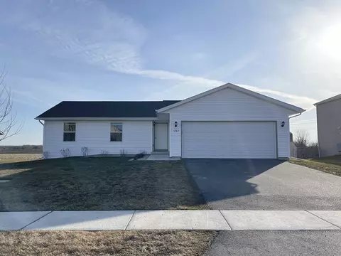 1742 Parkside Dr, Belvidere, IL 61008