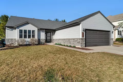 907 Joanne Dr, Minooka, IL 60447