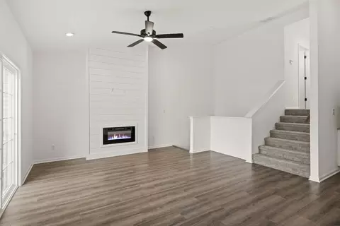 Living - 1034 Old Lincoln Hwy, Griffith, IN 46319 photo 1 of 4