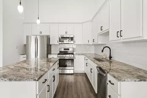 Kitchen - 1034 Old Lincoln Hwy, Griffith, IN 46319 photo 2 of 4