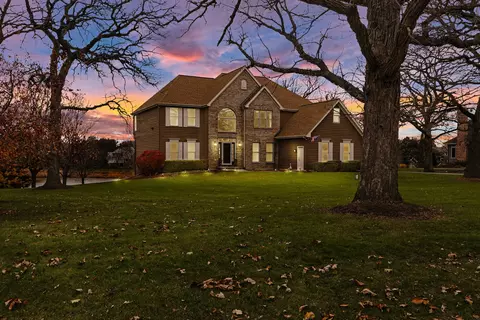 3216 Royal Woods Dr, Crystal Lake, IL 60014