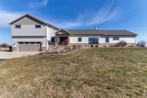 20284 Pj Keller Hwy, Lexington, IL 61753