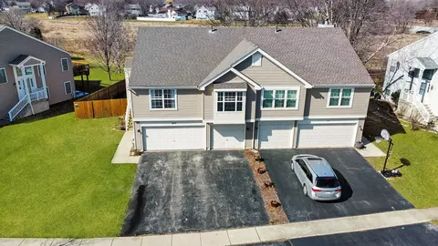 452 Gloria Ln #452, Oswego, IL 60543