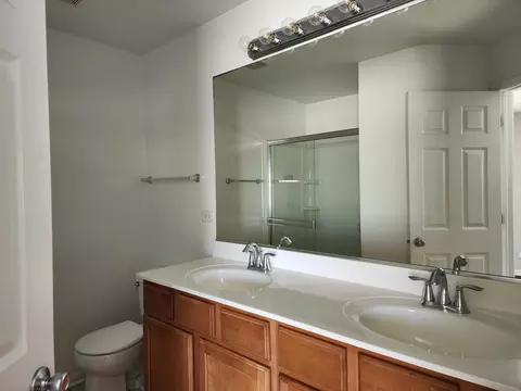 Bath - 3359 Cameron Dr, Elgin, IL 60124 photo 1 of 1