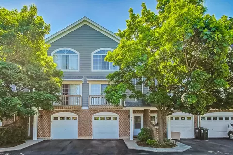 889 W Saint Johns Pl, Palatine, IL 60067