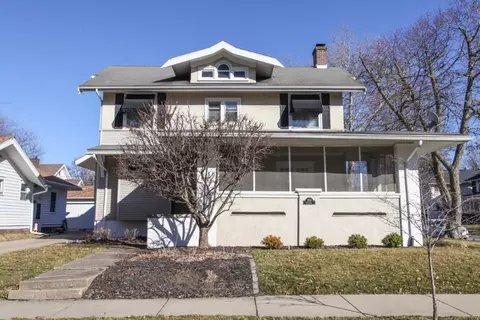 220 Woodland Ave, Bloomington, IL 61701