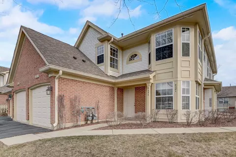 628 Village Rd #B, Crystal Lake, IL 60014