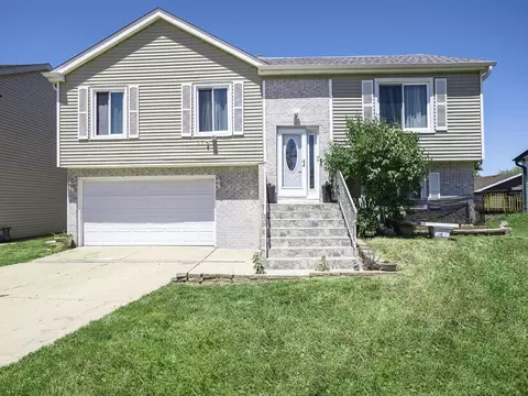 11 Glendale Ct, Streamwood, IL 60107