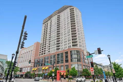 807 Davis St #2210, Evanston, IL 60201