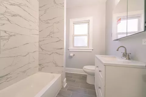 Bath - 15521 Vine Ave, Harvey, IL 60426 photo 1 of 3