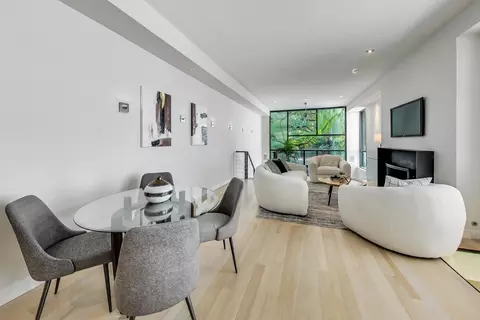 Dining - 17 E Scott St, Chicago, IL 60610 photo 3 of 5