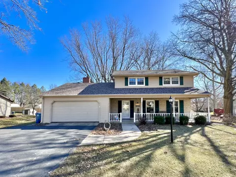 1312 Crestview Rd, Sterling, IL 61081