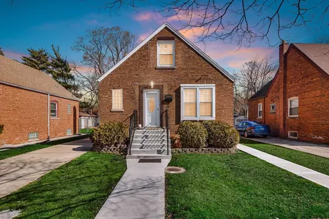 10029 S Crandon Ave, Chicago, IL 60617