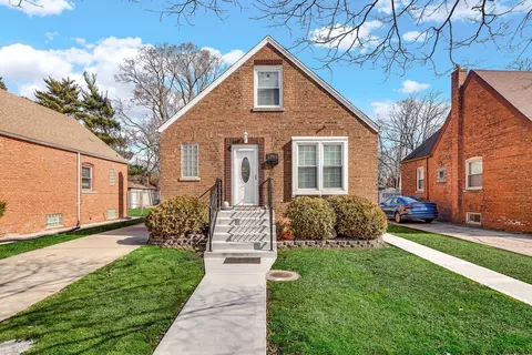 Exterior - 10029 S Crandon Ave, Chicago, IL 60617 photo 2 of 7