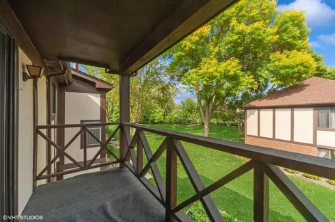 Exterior - 1033 Harbour Ct #2B, Wheeling, IL 60090 photo 2 of 4