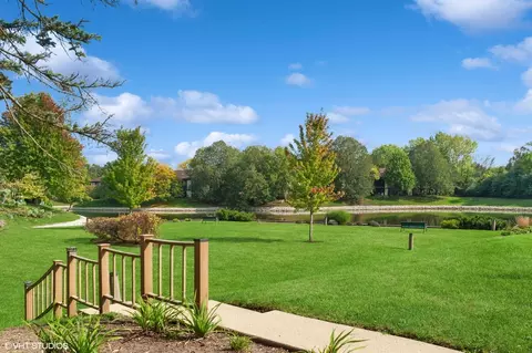 Exterior - 1033 Harbour Ct #2B, Wheeling, IL 60090 photo 4 of 4