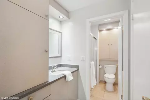 Bath - 1033 Harbour Ct #2B, Wheeling, IL 60090 photo 1 of 2
