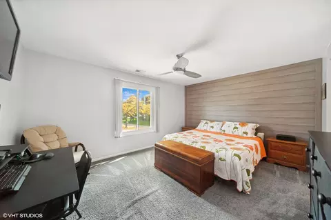 Bedroom - 1033 Harbour Ct #2B, Wheeling, IL 60090 photo 3 of 5