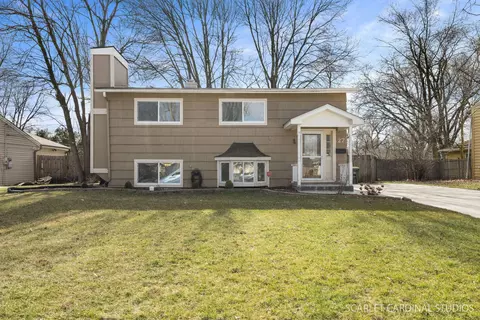 27 Longbeach Rd, Montgomery, IL 60538