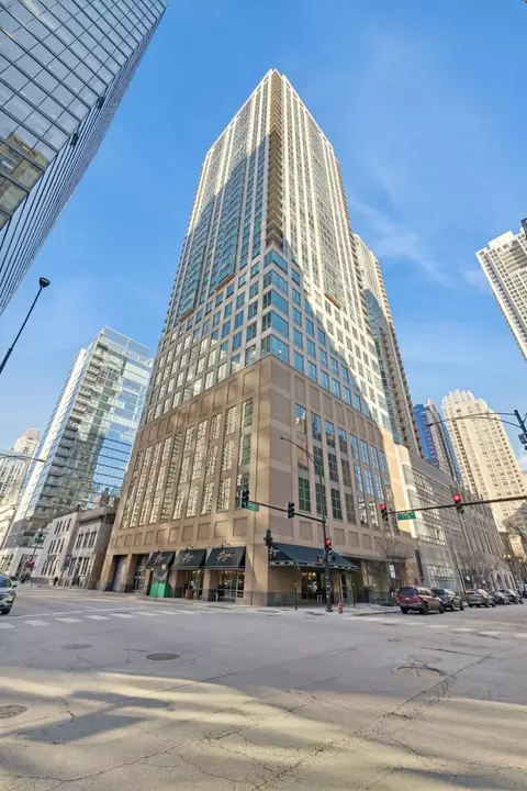 2 Erie St #1501, Chicago, IL 60611