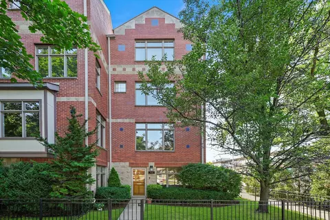 101 S Euclid Ave #A, Oak Park, IL 60302
