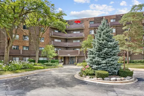 840 Wellington Ave #304, Elk Grove Village, IL 60007