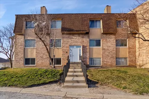 152 S Waters Edge Dr #A, Glendale Heights, IL 60139