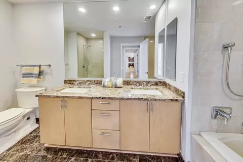 Bath - 60 E Monroe St #3803, Chicago, IL 60603 photo 2 of 7