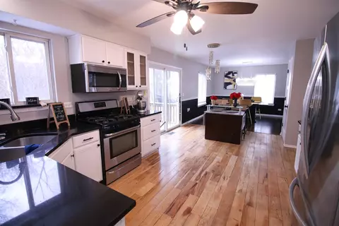 Kitchen - 2852 Sun Valley Dr, Plainfield, IL 60586 photo 3 of 3