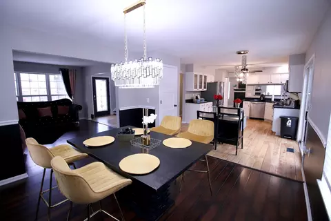 Dining - 2852 Sun Valley Dr, Plainfield, IL 60586 photo 4 of 4