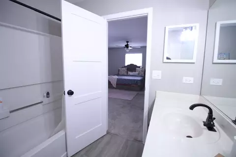 Bath - 2852 Sun Valley Dr, Plainfield, IL 60586 photo 5 of 6