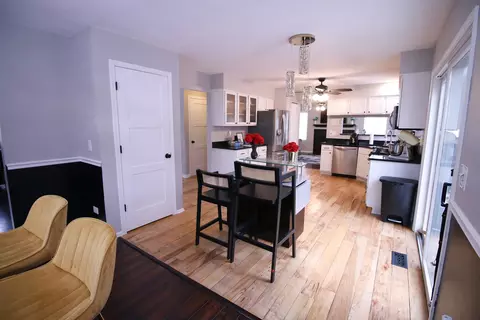 Dining - 2852 Sun Valley Dr, Plainfield, IL 60586 photo 2 of 4