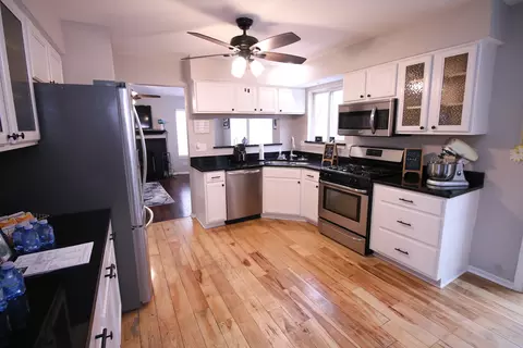 Kitchen - 2852 Sun Valley Dr, Plainfield, IL 60586 photo 1 of 3