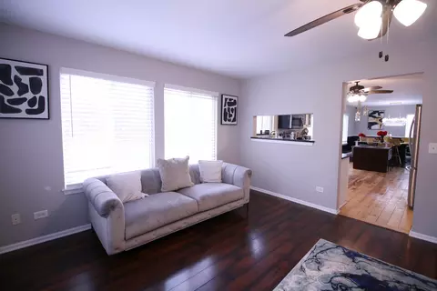 Living - 2852 Sun Valley Dr, Plainfield, IL 60586 photo 3 of 7